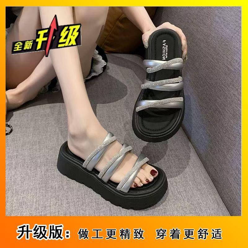 One word with casual flat bottom sandals tide ins2025 summer new popular outer wear round head rhinestone thick bottom slippers
