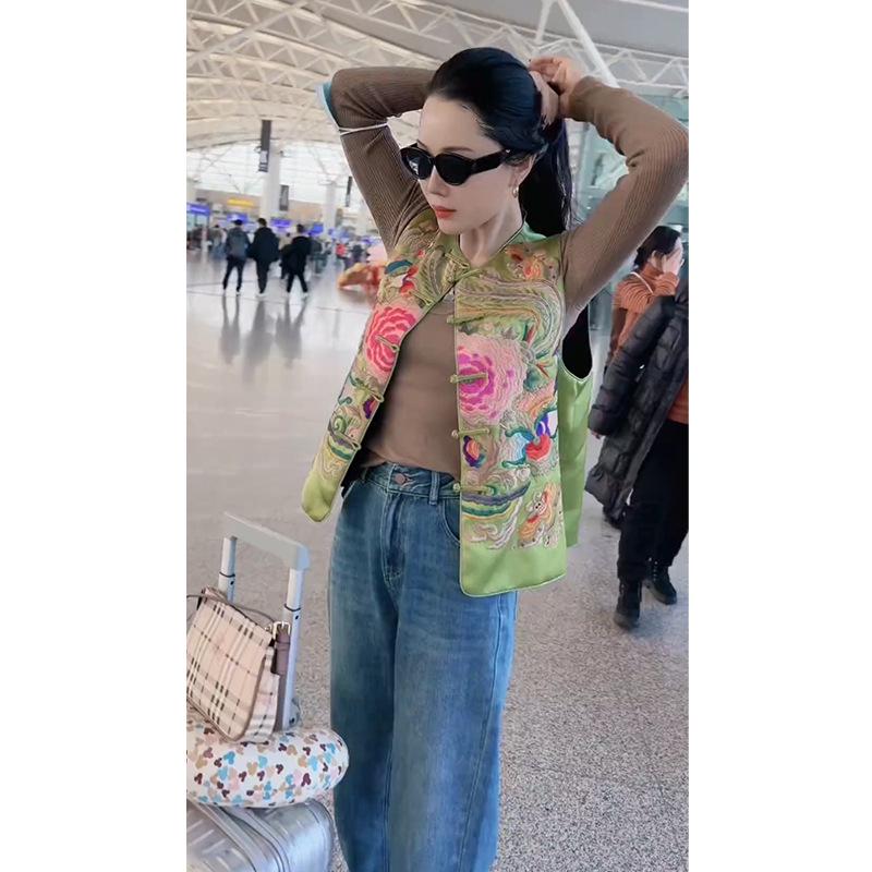 

Женский ретро жилет Тан с зелеными пуговицами-лягушками - Ранняя весна 2024 L