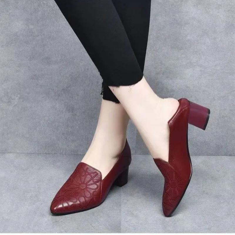 2025 New Spring Women's Pointed Point Medium Thick Heel Shallow Mouth Single Shoes Fashion Soft Leather Embroidered Work Shoes