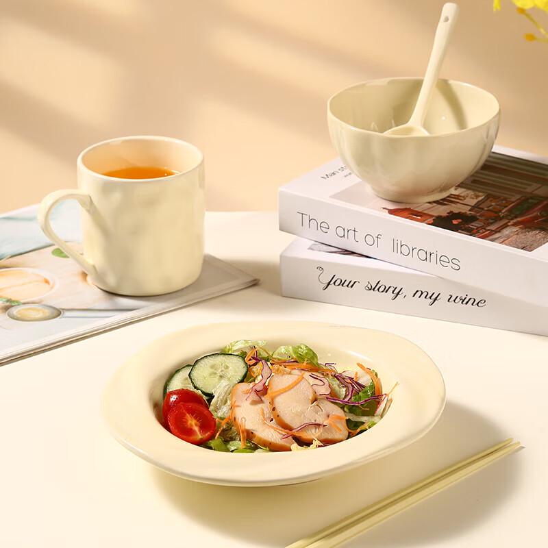 Gong He Jing Pin Beige Ceramic 5-Piece Dining Set