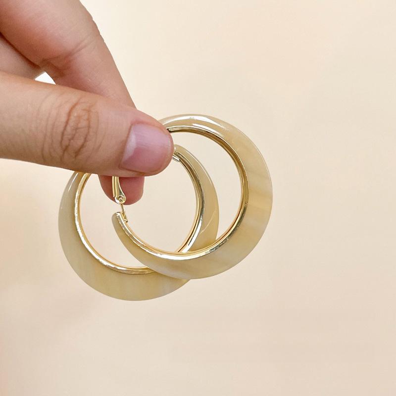 Silver Needle Round Hollow Fashion Simple Earrings Retro Versatile Earrings Light Luxury High Sense Earrings Design Sense Niche