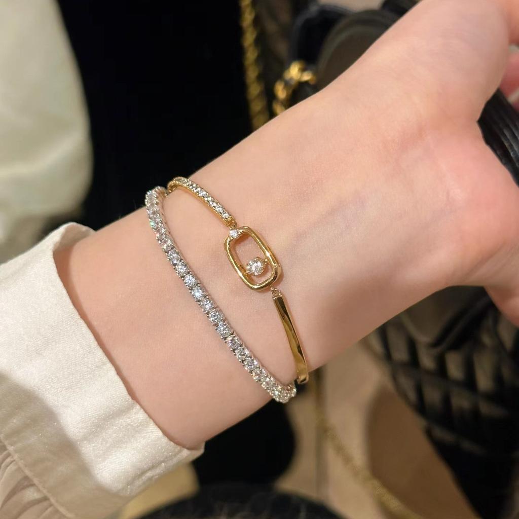 New Hollow Bracelet Women's Sweet Girlish Sense Fashion Versatile Simple Design Light Luxury Niche