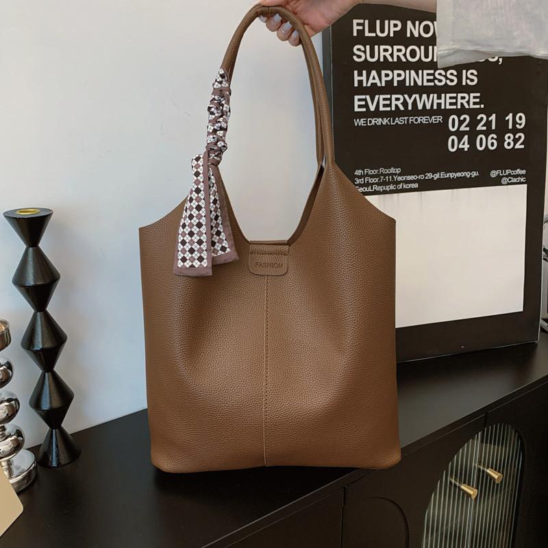 Fashionable Medium Sized Tote Bag Elegant And Chic Single Shoulder Crossbody Purse For Work