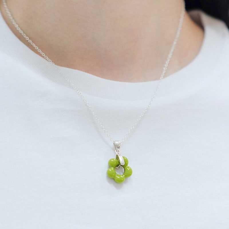 

oooho Flower Chewisty Necklace - Green Tea Latte Green Tea Latte