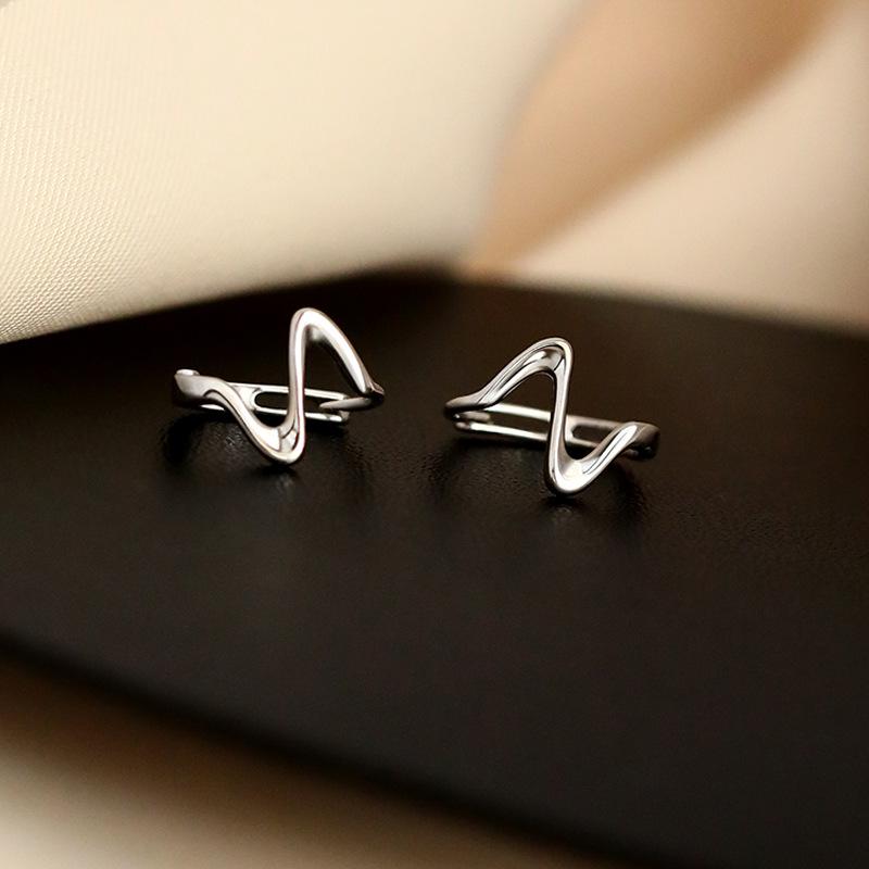 Autumn New: Versatile Curved Earrings with Japanese & Korean Fashion Flair