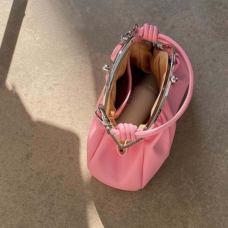 New Fashion Dumpling Bags Female Shoulder Bags Advanced White Wrinkle Clip Bags Chain Bags Women's Leisure Trend Crossbody Bags