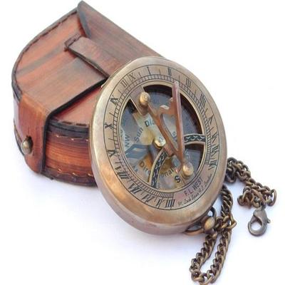 Brújula de Reloj de Sol de Latón con Estuche de Cuero y Cadena - Apertura a Presión