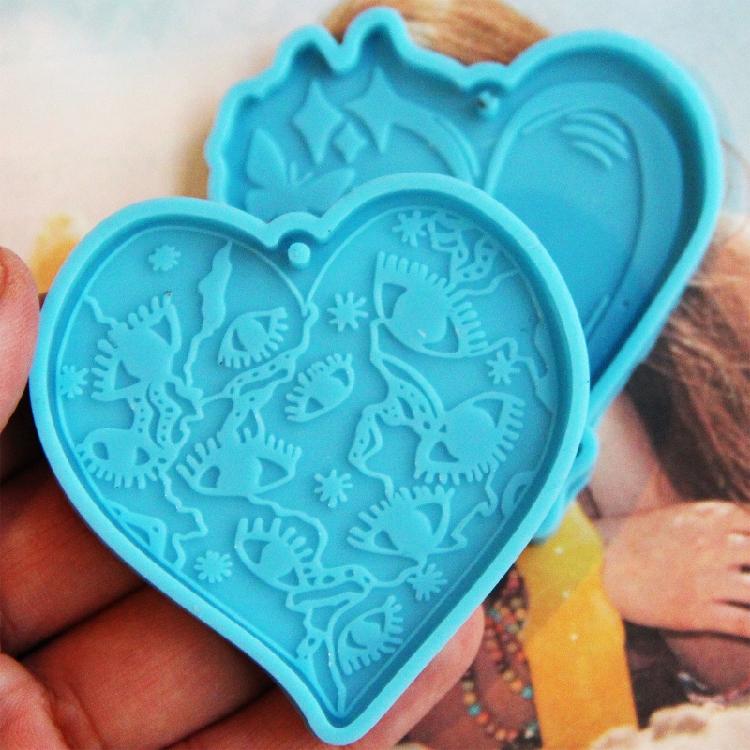 2Pcs Eye Catching Mold for Butterfly Keychain Epoxy Silicone Mold with Hanging Hole for DIY Keycchain Pendant Accessory