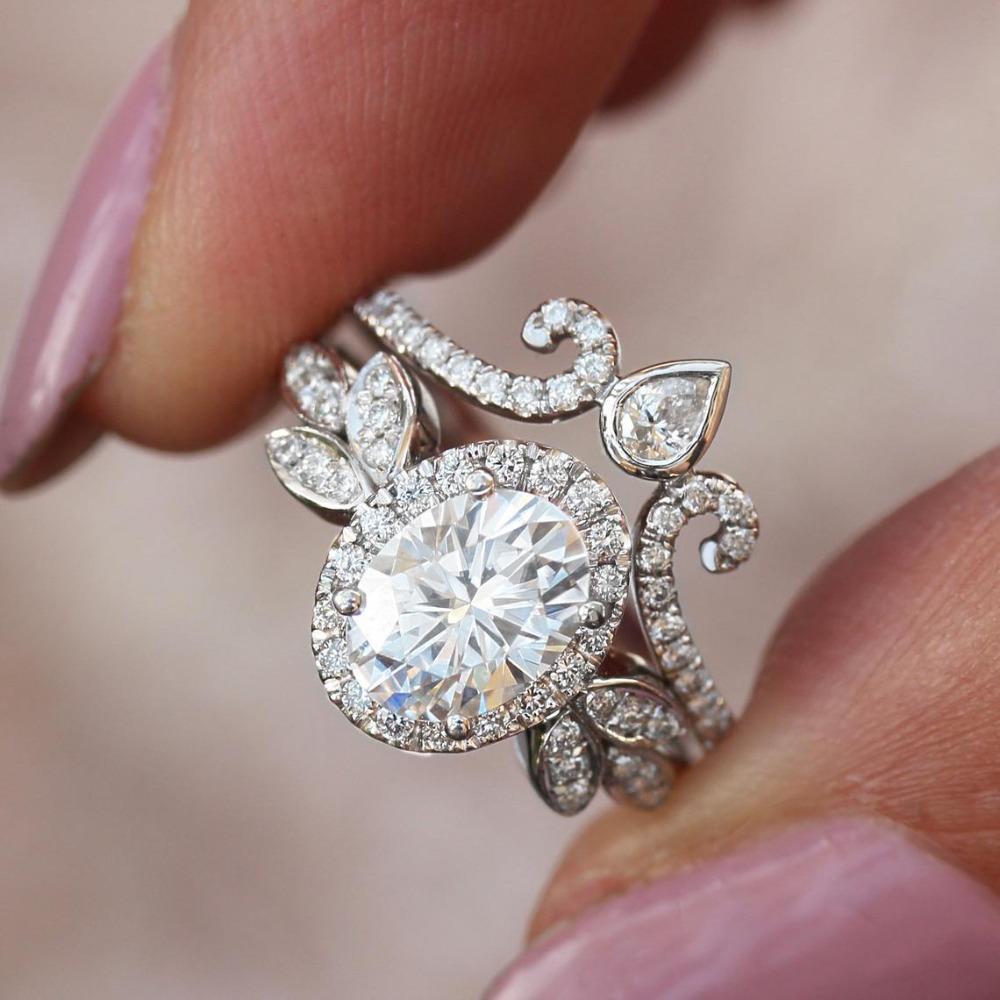 

Sparkling Oval Cut Cubic Zirconia Rings for Women Elegant Engagement Wedding Band Set no. 6