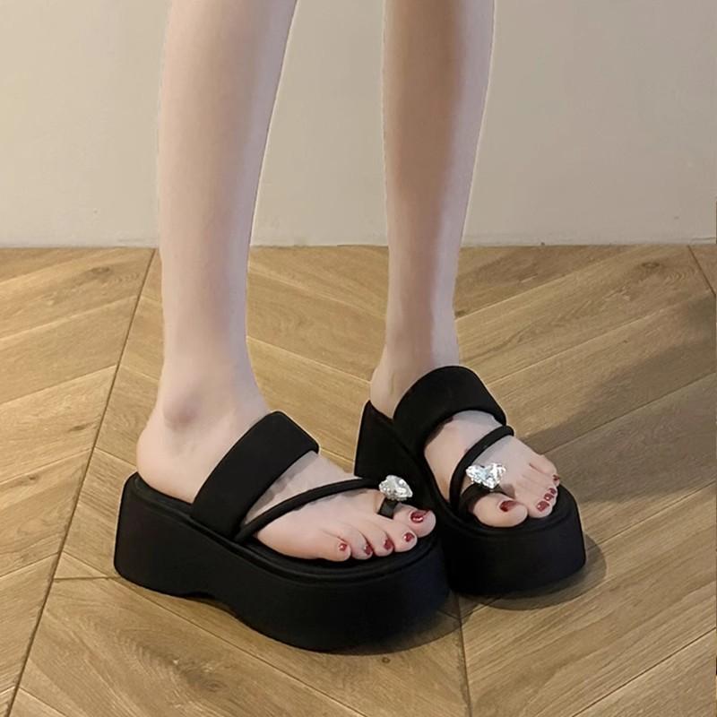 High-end silver rhinestone toe slippers women's summer wear new small height-increasing platform beach shoes