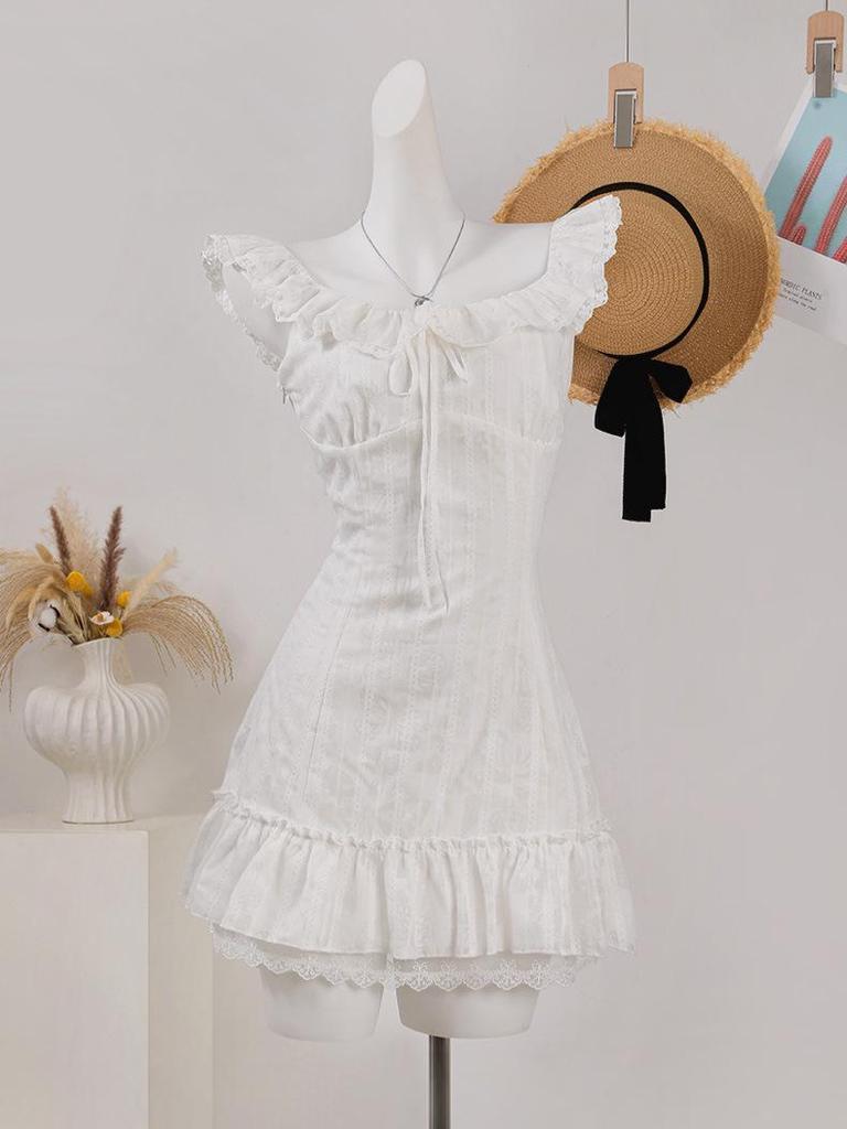 Elegant White Cap-Sleeve Dress: Beautiful Waist-Cinching Petite Short Dress In Old Money Style, Perfect for First Love Moments.