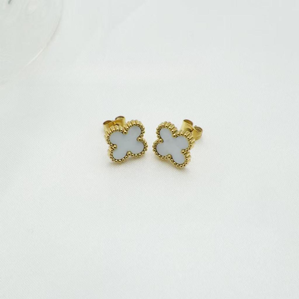 Boucles d'oreilles Clous Exquises et Minimalistes en forme de Trèfle à Quatre Feuilles en Acier Titane Résistantes au Ternissement Boucles d'oreilles Luxueuses et à la Mode