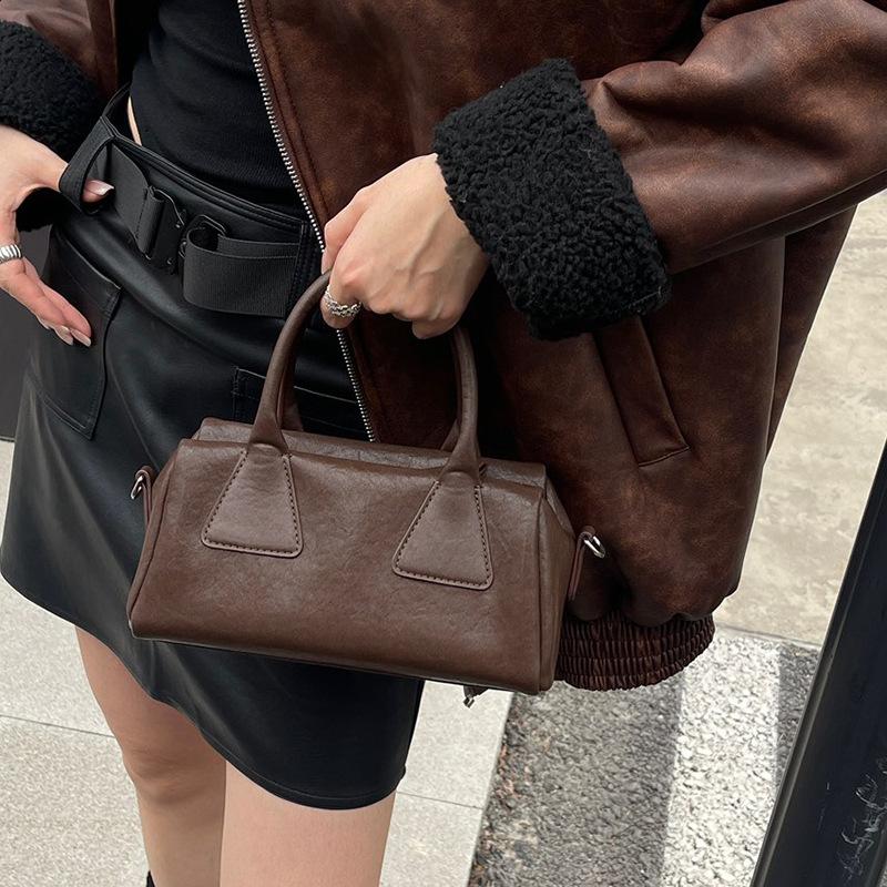 Underarm Baguette with Vegetable Tanned Cowhide Bowling Bag Niche Design Shoulder Bag