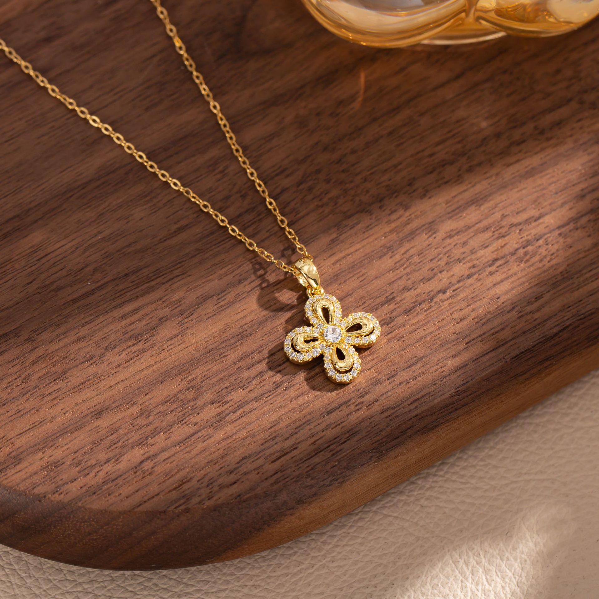 2024 Lucky Rhinestone Four-Leaf Clover Necklace - Elegant Women s Clavicle Chain