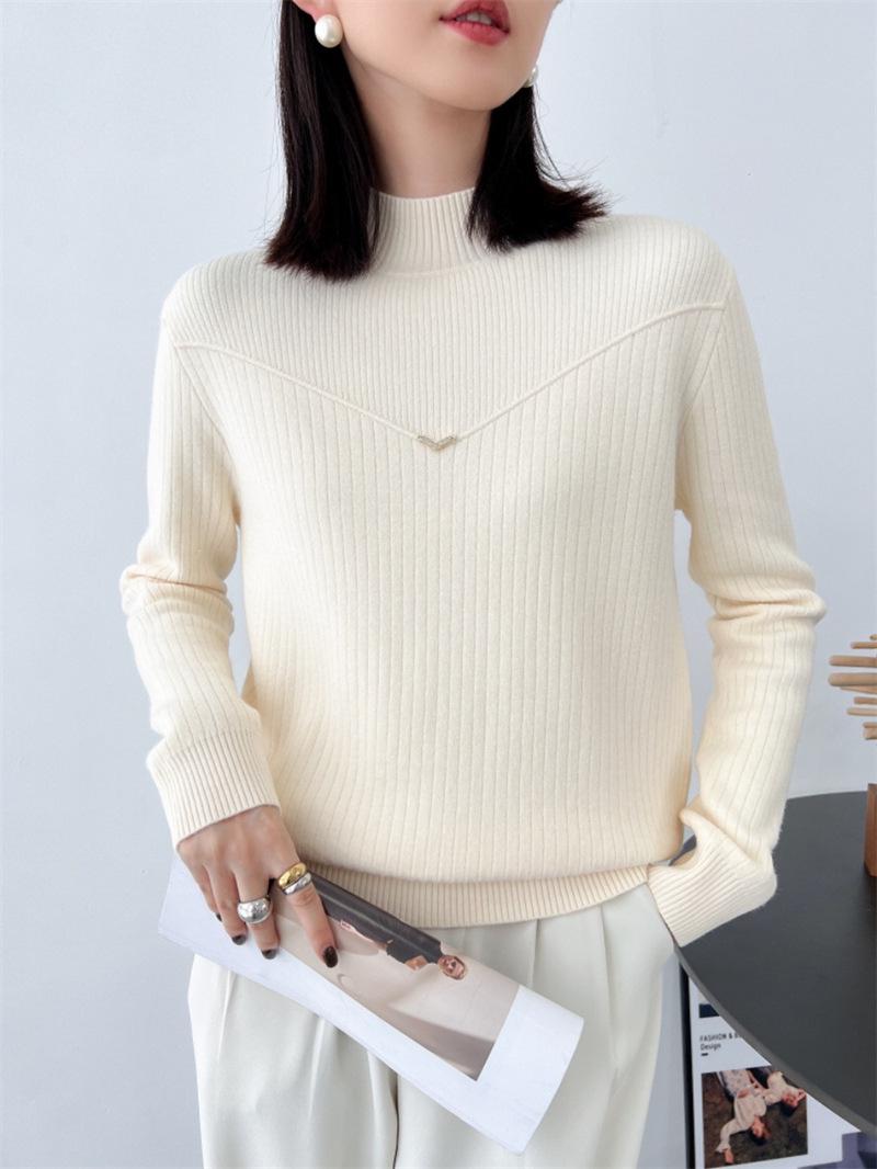 

Женский однотонный трикотажный свитер с полувысоким воротом, облегающего кроя, свободного силуэта One Size белый