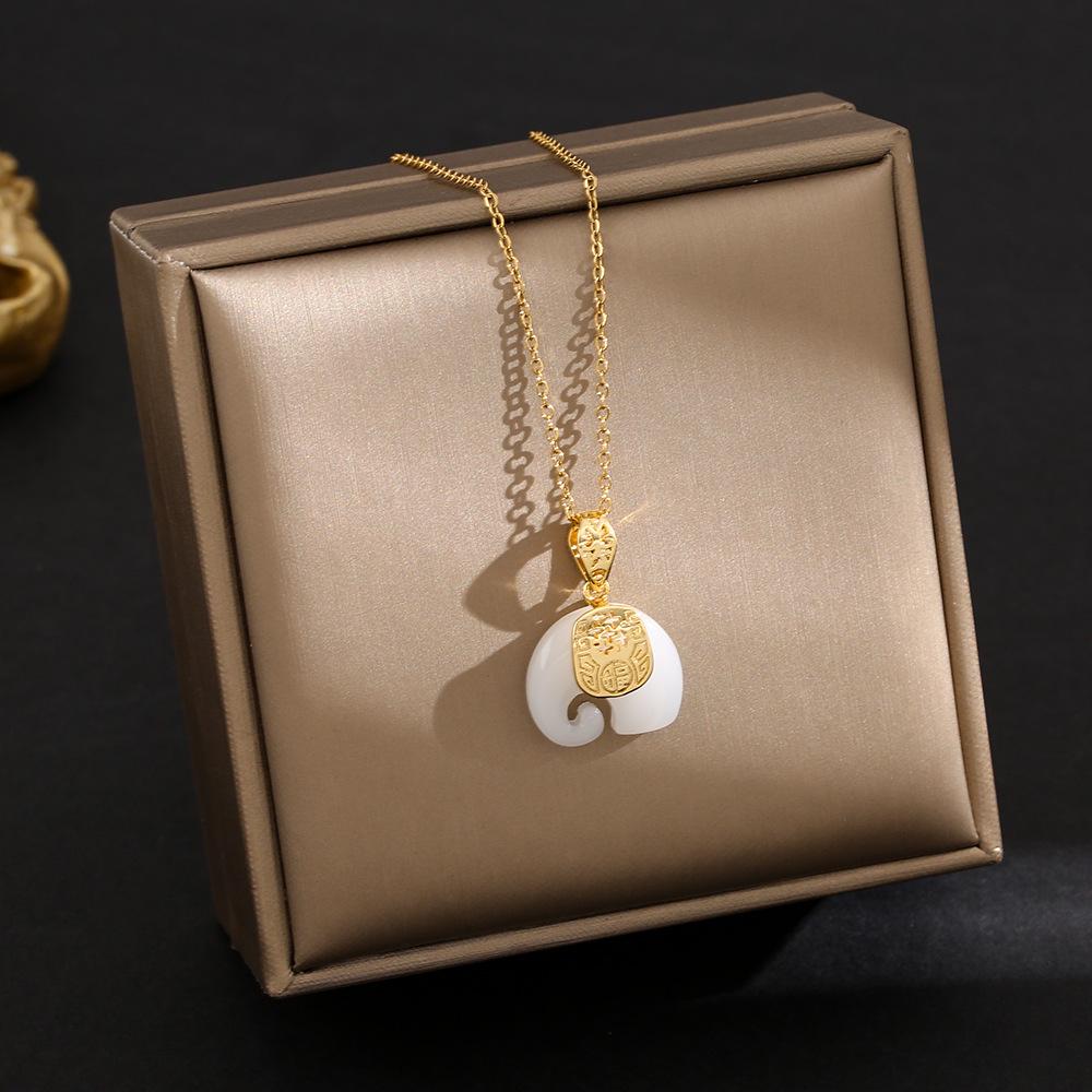 Elegante Pingente de Cabacinha com Fecho de Paz de Jade - Corrente para Clavícula em Aço Titânio no Estilo Chinês Retro