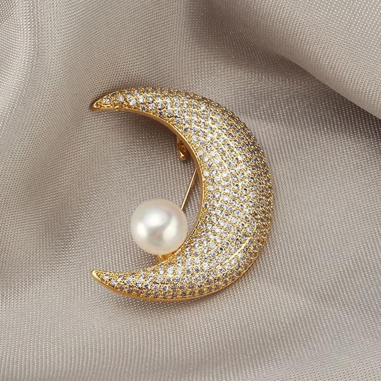 

SKEDS Full Crystal Luxury Moon Pearl Badges Brooch Jewelry For Women Korean Style Fashion Elegant Party Corsage Lady Pins Gift золотой