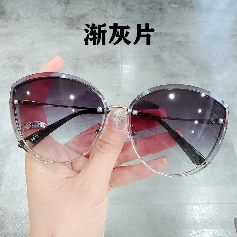 Fashion Cat Eyes Sunglasses Women Metal Female UV 400 Protection Vintage Ladies Stylish Design Oversized Square Sunglasses For Women