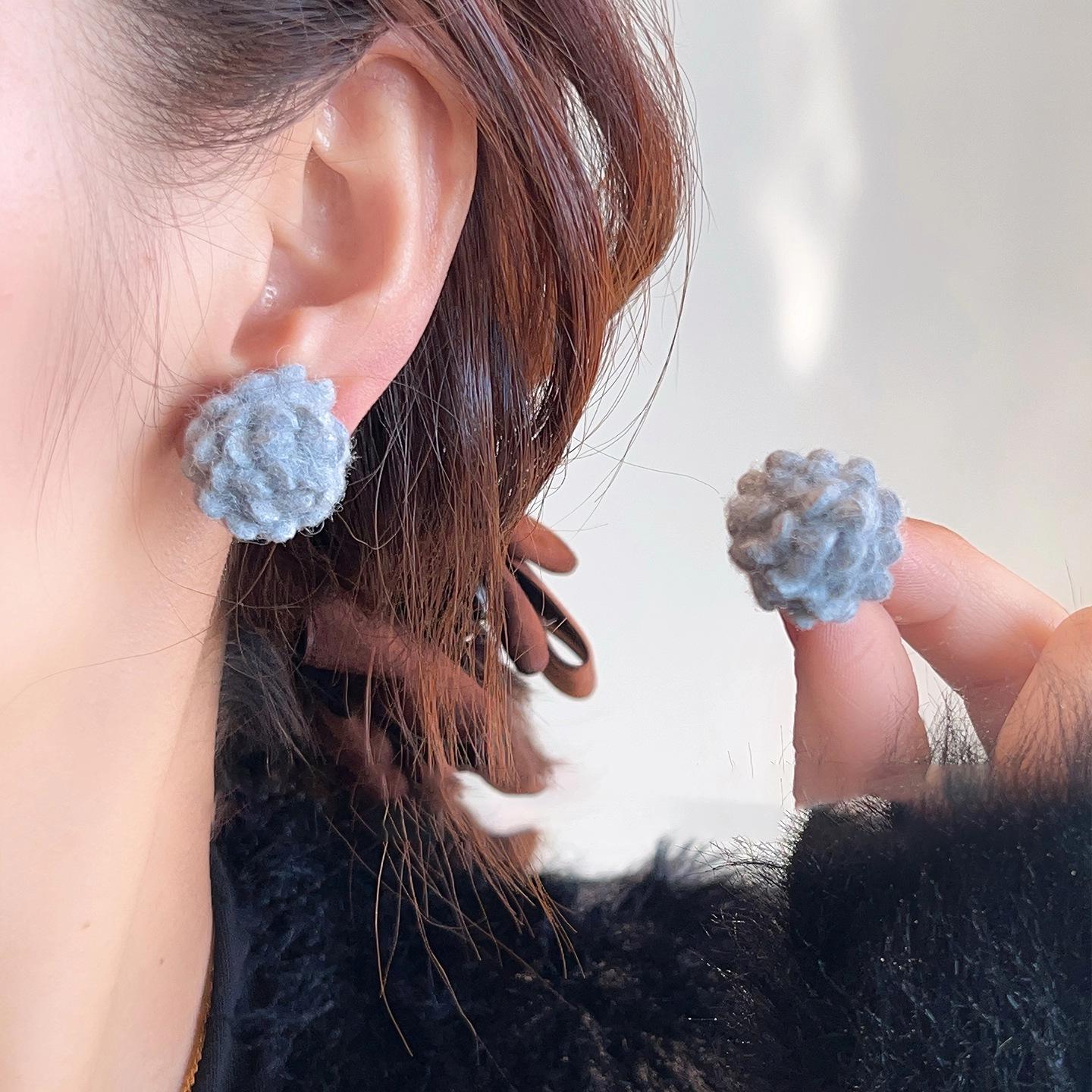 Silver Needle Plush Flower Stud Earrings - Elegant High-End Design