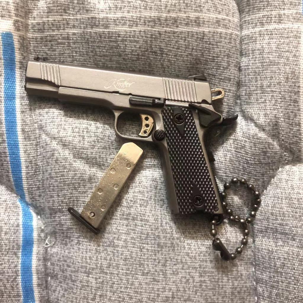 Alloy 1:3 Mini 1911 Pistol Model Keychain Pendant Detachable Fake Toy Gun For Weapon Adult Children Christmas Gift