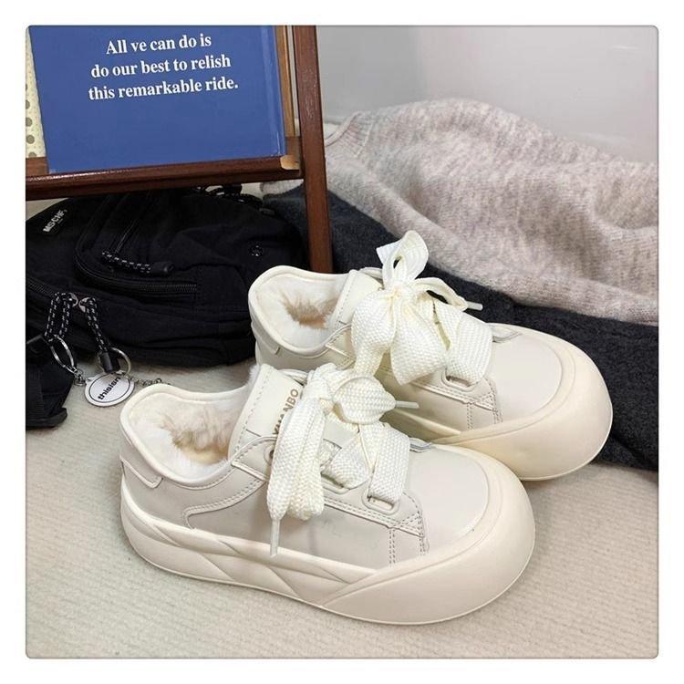Milk fufu thick-soled big-headed bread shoes 2025 winter velvet little white shoes women's Hong Kong style street shot leather surface warm cotton 