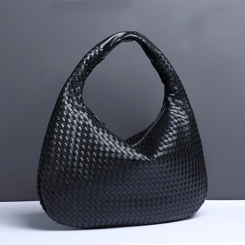 Spring and summer new crescent moon women's bag woven handbag large capacity simple versatile croissant zipper model