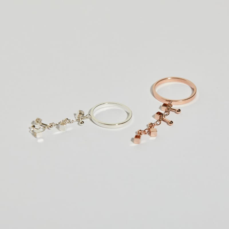 BONAFIDE JEWELRY Long Chain Ball-Up Ring