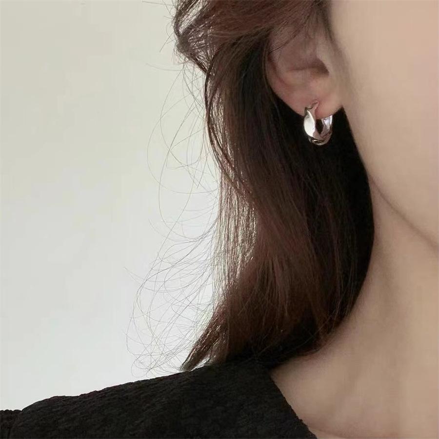 

Irregular geometric texture earrings earrings niche design plain ring ear buckle cold wind ear jewelry