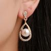 Damen-Halsketten-Ohrring-Set, Kunstperlen-Strass-Dekor, Wassertropfen-Form, ausgehöhlt, exquisiter Edelstahl-Hals-Ohr-Dekoration-Schmuck, hängende Ohrringe