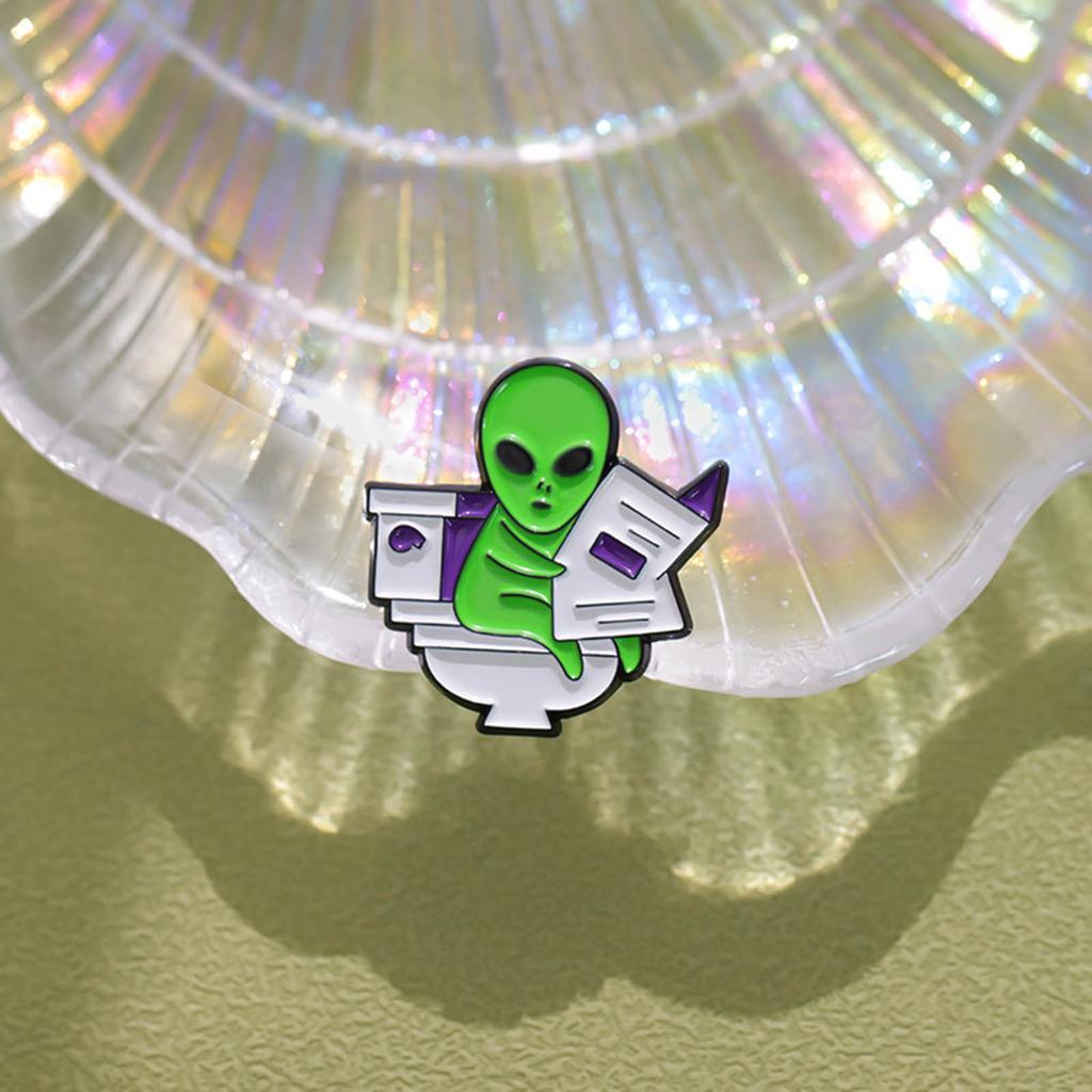 Unique Alien Reading Newspapers Pin Alien Badge Creative Accessory Alien Pin Eye Catching Brooch Pin Clothing Jewelry