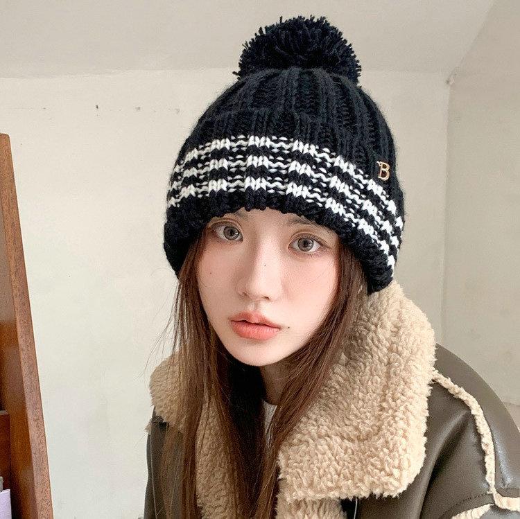 

Cute wool ball black and white striped knitted hat women s winter autumn and winter new thermal ear protection wool hat tide Elastic (55-60cm) білий