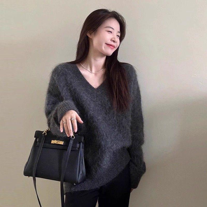 

Women s Gray V-Neck Mohair Sweater - Cozy Autumn/Winter Knit Pullover One Size сірий колір