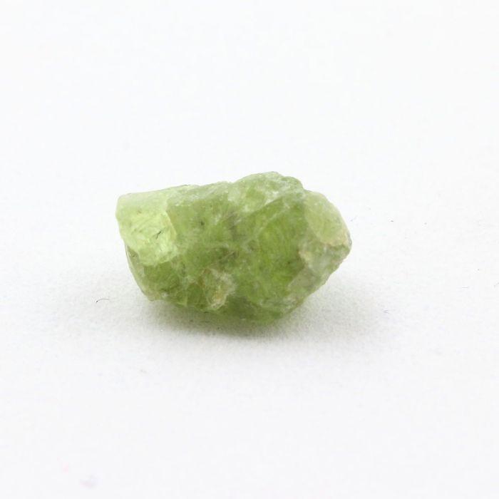 Pierres et Minéraux. Peridot. 2.975 ct. Almklovdalen, Vanylven, Norvège.