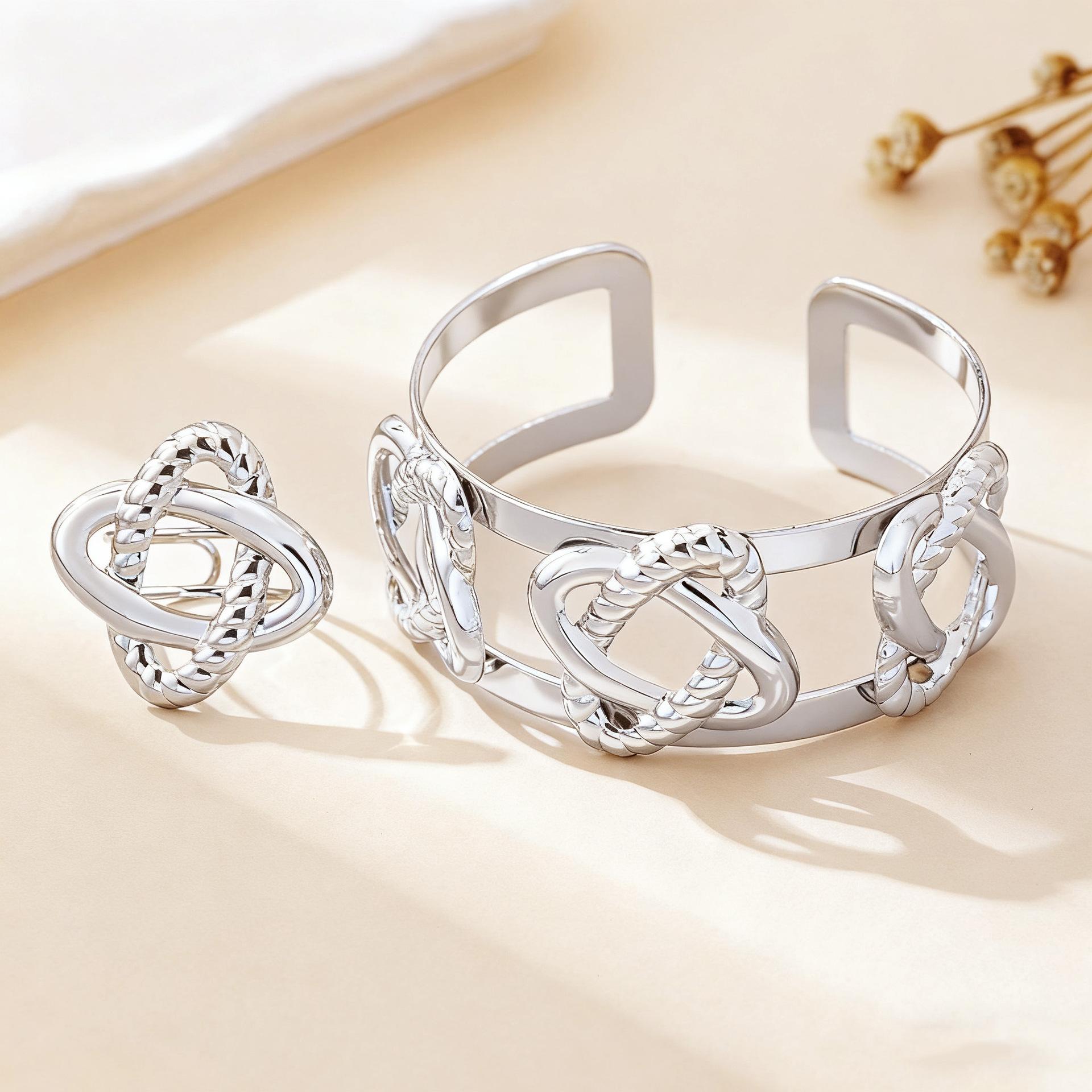 

Fashion new hollow ring cross bracelet ring set personalized design sense trendy street shot срібло сірий колір