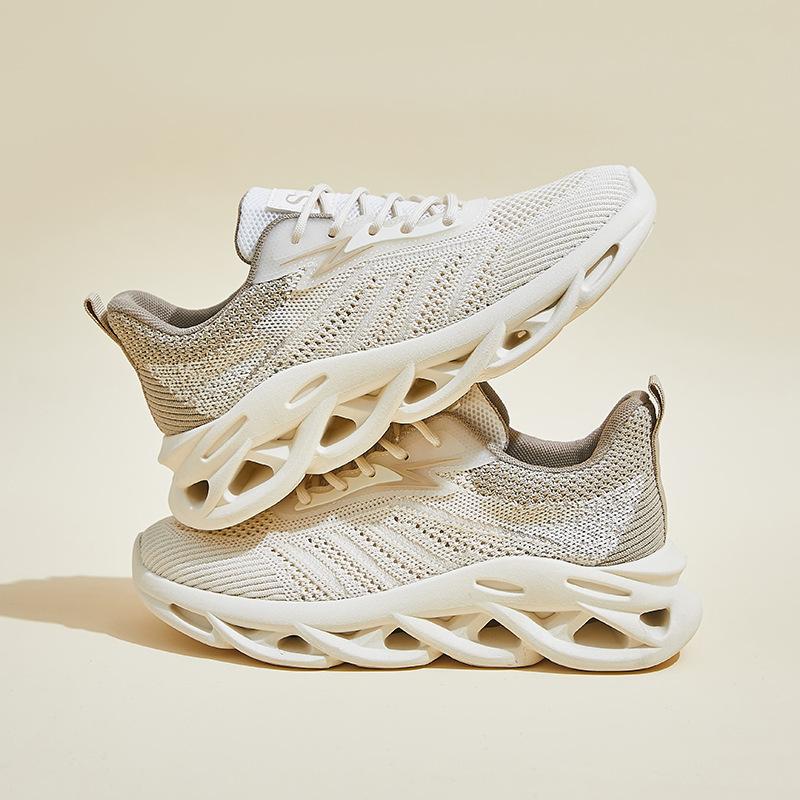 Flying Shoes New Summer Student Sports Shoes Fitness Running Leisure Heightening and Breathable