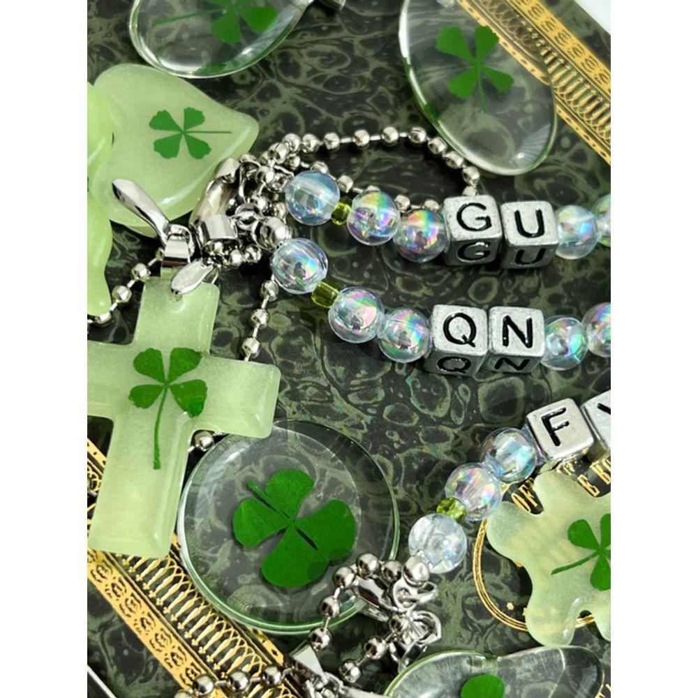 bookaz [bookaz] Lucky Four-Leaf Clover Initial Glow-in-the-Dark Keychain