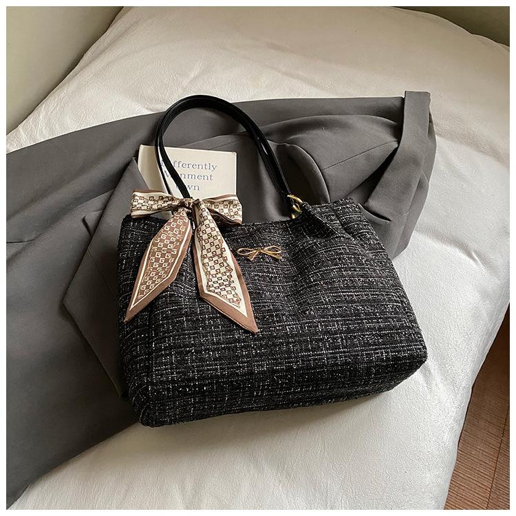 Casual Commuting Tote Bag, Fashionable and Stylish Checkered Single-shoulder Bag, College Student Class Bag