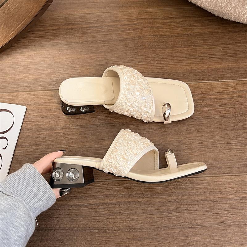 

Flat-bottomed retro cover toe cool slippers fairy shoes 2025 new summer wear soft-soled beach with skirt sandals 35 бежевый