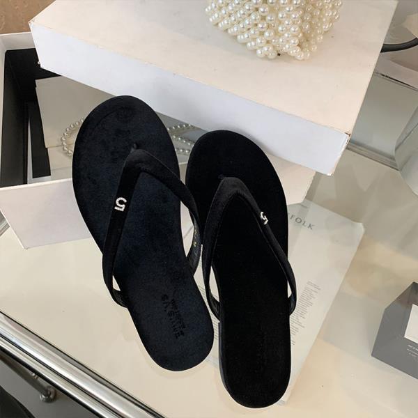 

Модная женская обувь, женские тапочки, роскошные шлепанцы, резиновые шлепанцы 2025, летние дизайнерские гавайские мягкие тапочки, повседневные резиновые шлепанцы 35