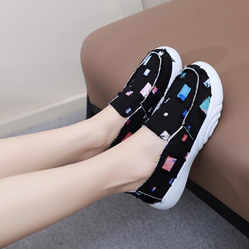 Spring and summer old Beijing women's cloth shoes canvas breathable holes beggar shoes one pedal trend casual high-value student shoes