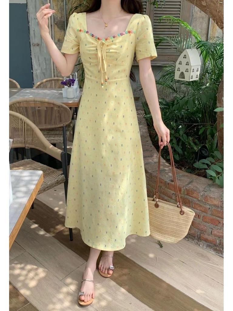 2025 Plus Size French Floral Short Sleeve A-line Dress for Women - Slimming Summer Design.