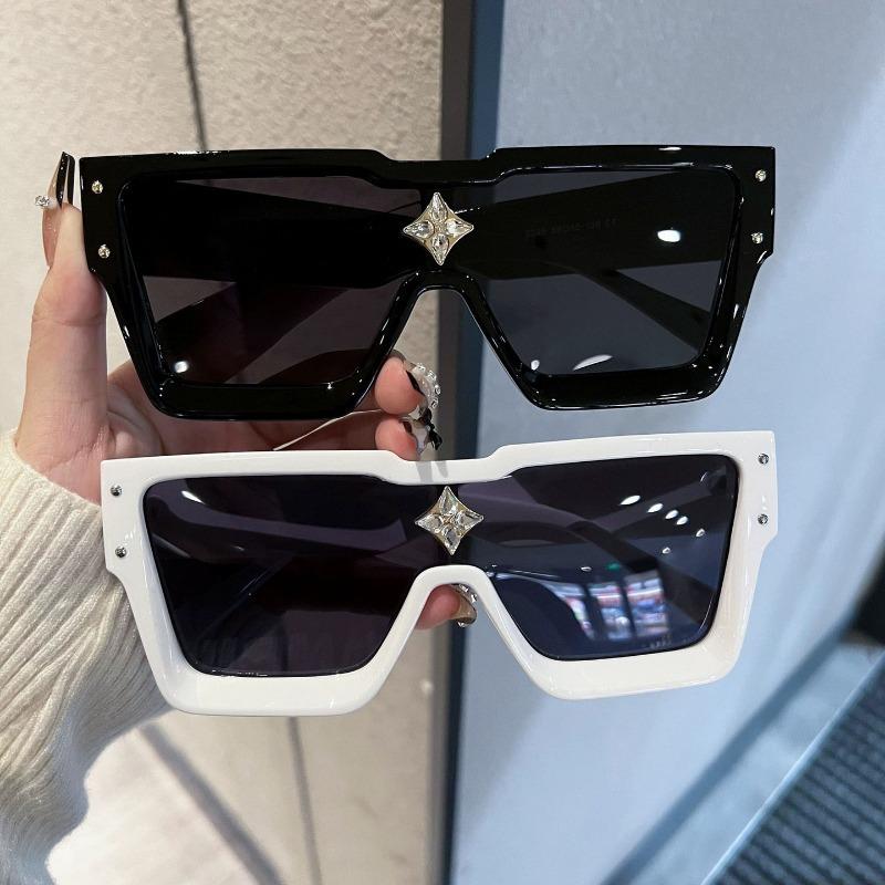 Square Fashion Men or Women Sunglasses Oversized Eyeglasses Hipster Vintage Big Frame Rivet Travel Driving Sun Glasses for Men