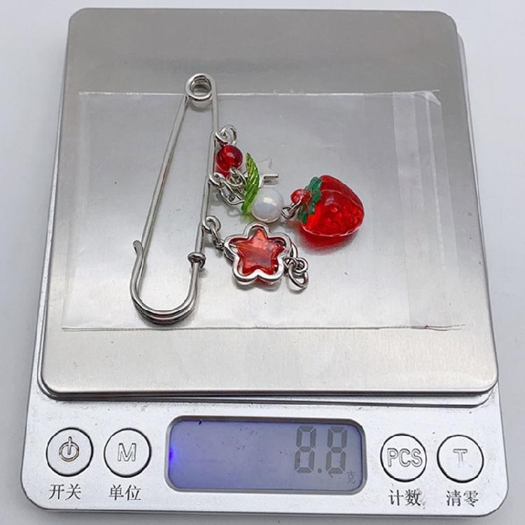 Süße Brosche Clip Einzigartige Verschlussnadel Kettenabzeichen Niedliche Brosche Erdbeernadel
