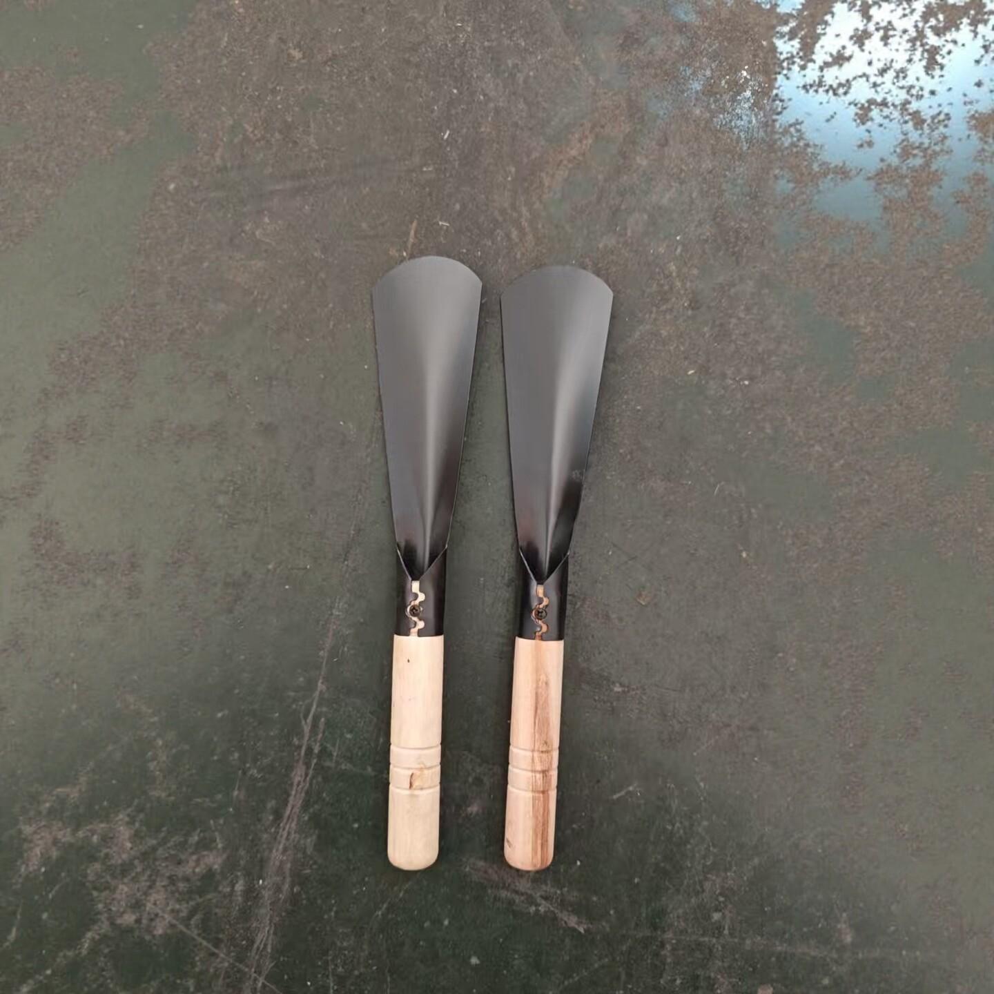

Multi-Functional Gardening Shovel for Planting Flowers, Vegetables, and Digging Wild Edibles Outdoors Flat Shovel