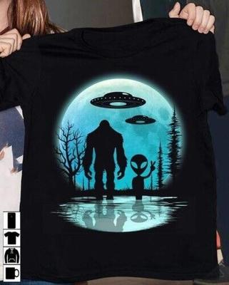 T-shirt unisexe drôle Bigfoot Alien Ufo Blue Moon noir