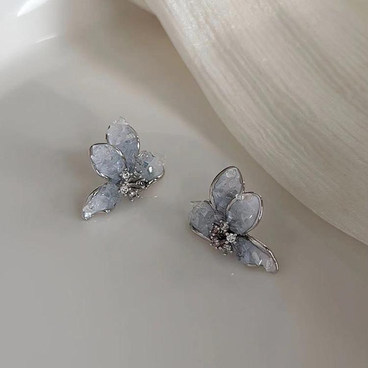 Morandi Blue Gradient Crystal Butterfly Earrings – Retro, Versatile Design for Women