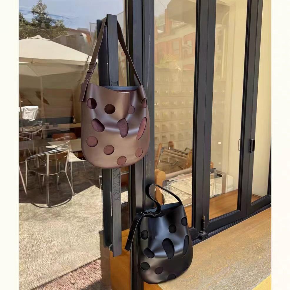 Leather Bag Women's Trendy Large Capacity Leather Hollow Out Tote Bag Crossbody Shoulder Bag Luxury Quality Soft Bucket Bag Shape