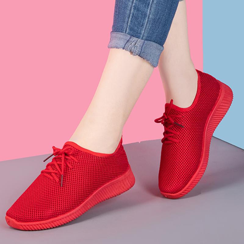 

Повседневная обувь мягкая подошва легкая весенне-летняя нескользящая сетчатые кроссовки женские новые дышащие полые сетчатые туфли парусиновые женские туфли удобные 40