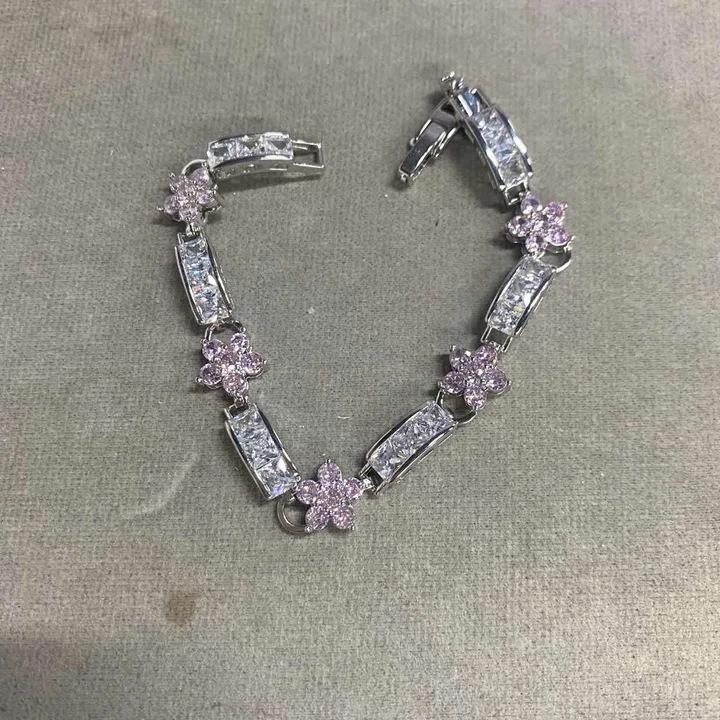 Exquisite Purple Zircon Flower Bracelet - Luxurious and Versatile Hand Jewelry
