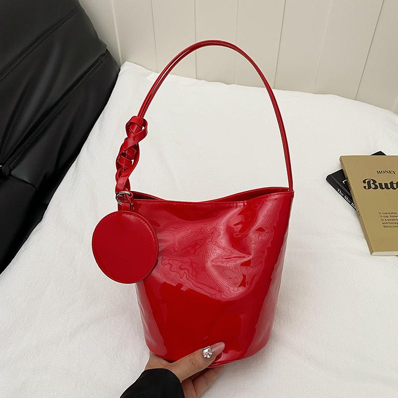 

Versatile Solid Color Women s Shoulder Bucket Bags Simple Vintage Ladies Underarm Bag Outing Large Capacity Pu Leather Handbag червоний